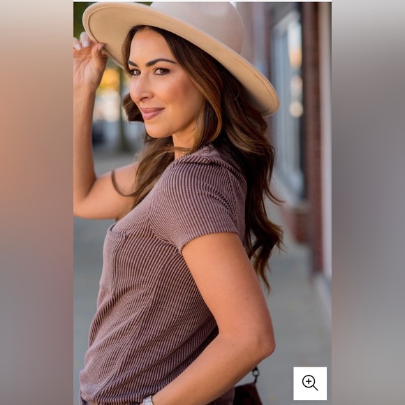 NWT Betsy’s Boutique Shop Large Ribbed Pocket Tee in Mocha - Picture 3 of 5